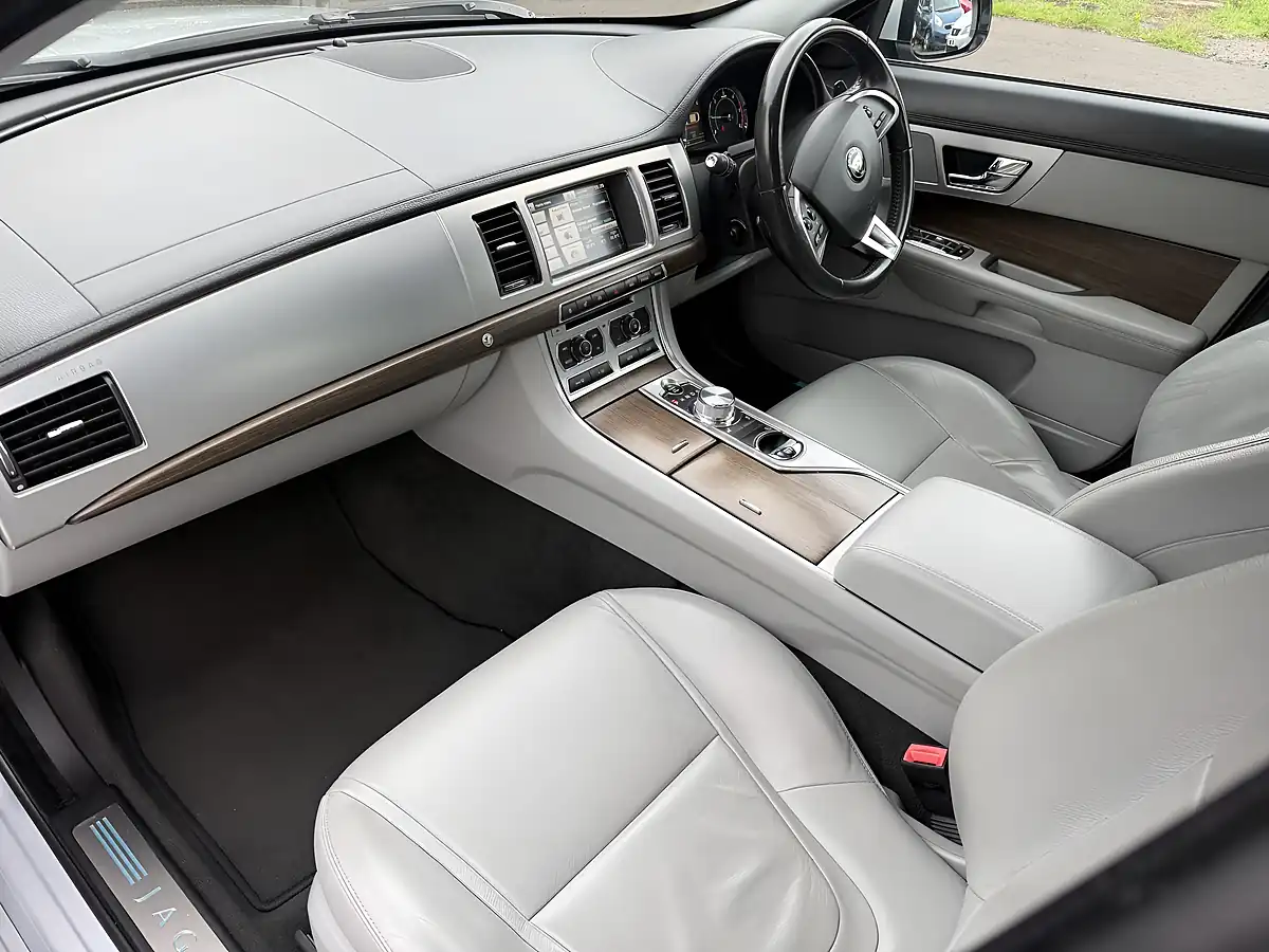 Used 2014 Jaguar Xf Luxury Silver - Interior and Exterior details 10