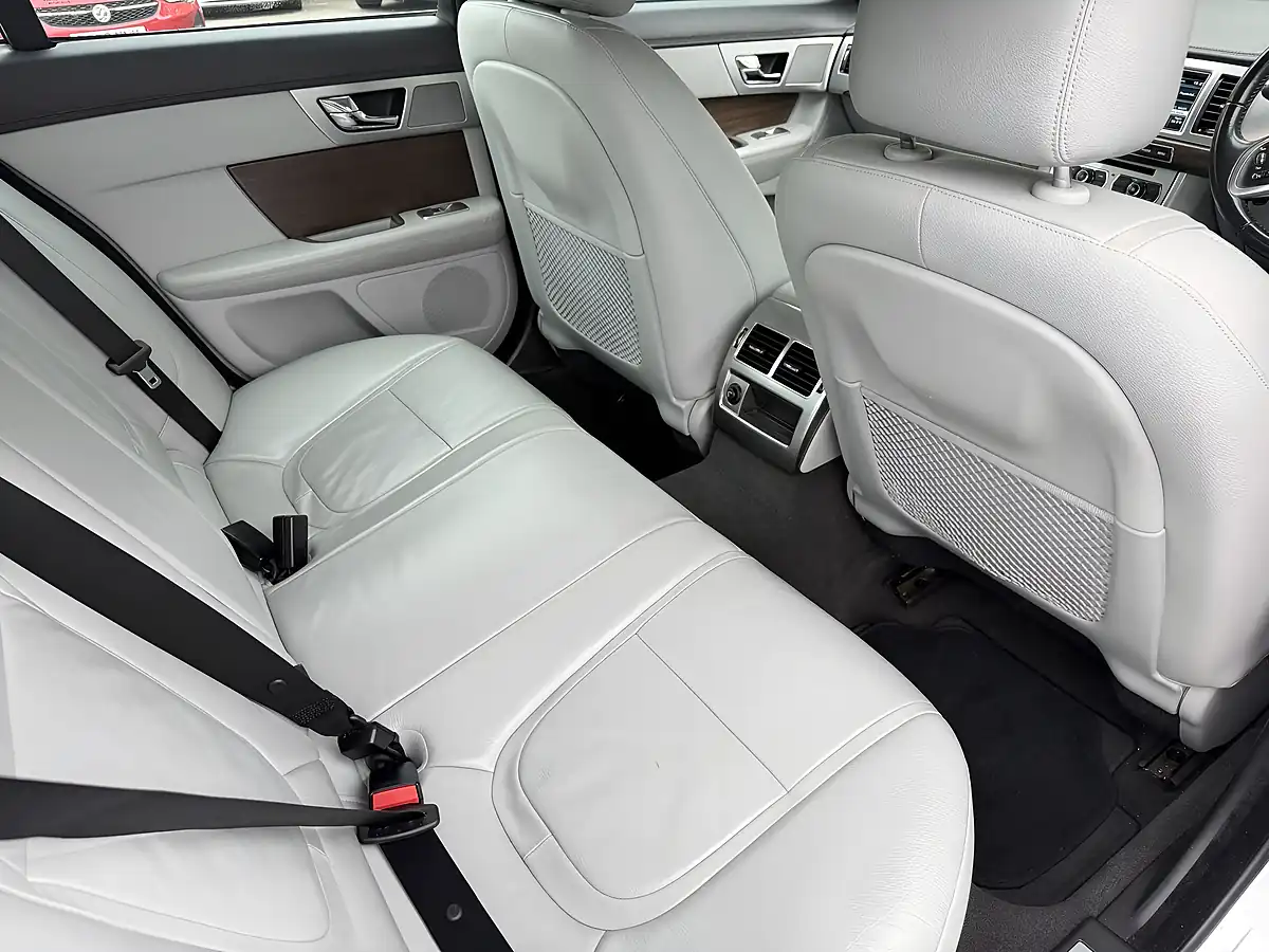 Used 2014 Jaguar Xf Luxury Silver - Interior and Exterior details 11
