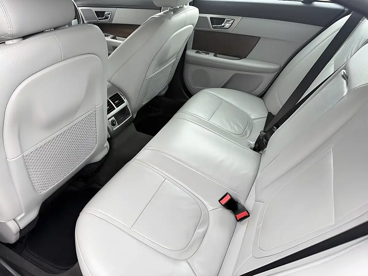 Used 2014 Jaguar Xf Luxury Silver - Interior and Exterior details 12