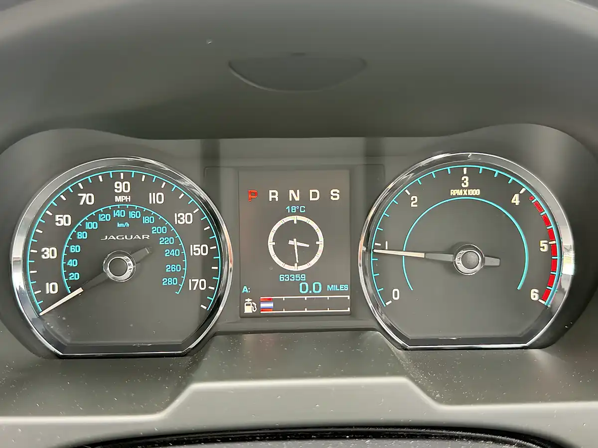 Used 2014 Jaguar Xf Luxury Silver - Interior and Exterior details 6