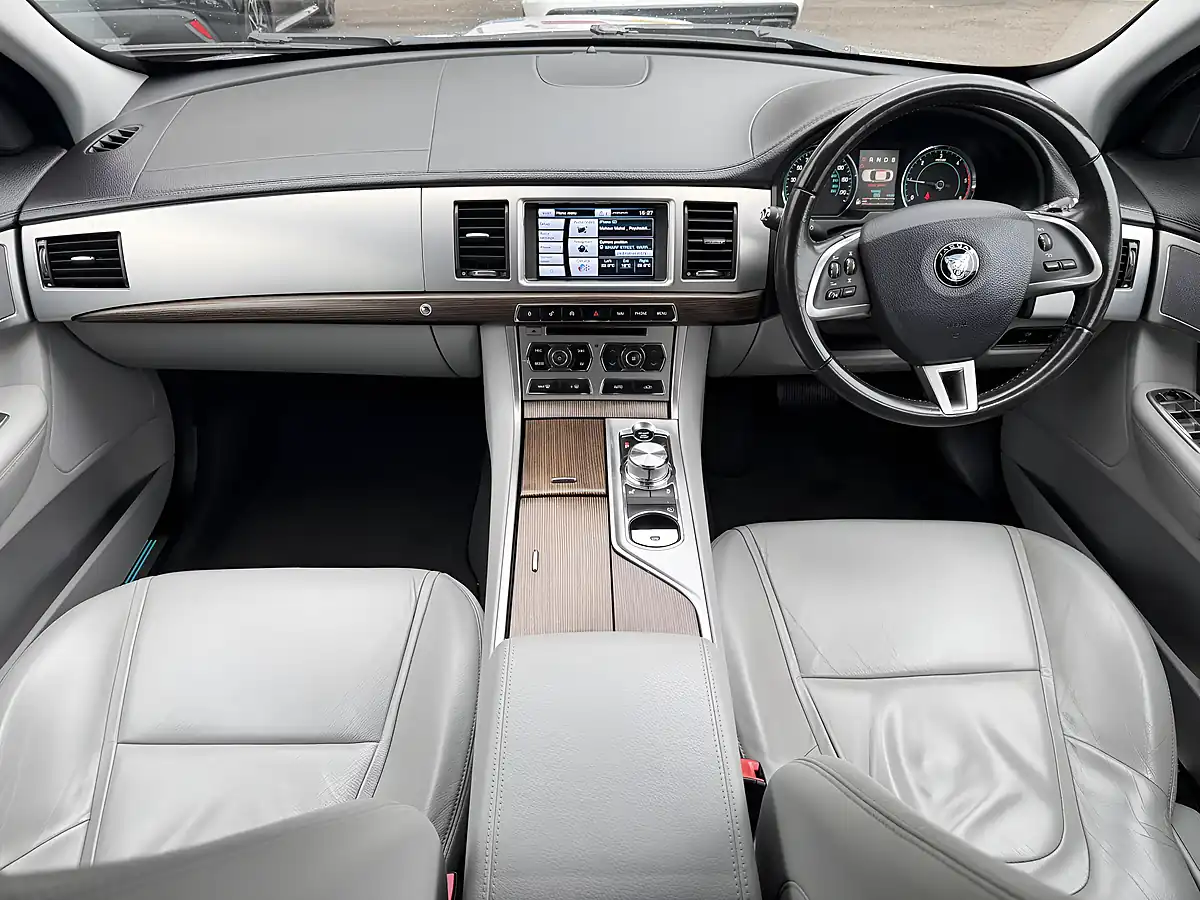 Used 2014 Jaguar Xf Luxury Silver - Interior and Exterior details 8