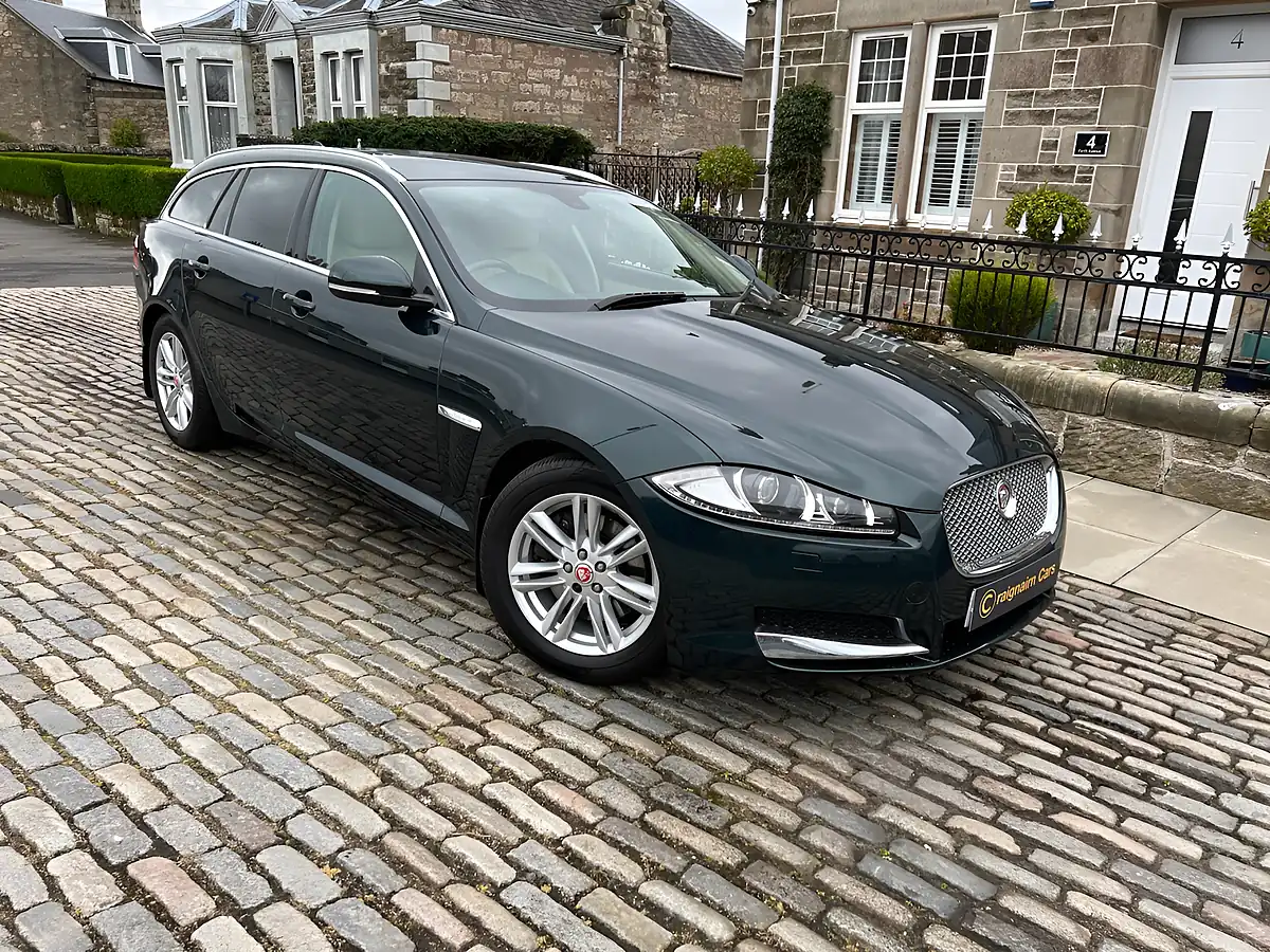 Used 2014 Jaguar Xf Luxury Sportbrake British Racing Green - Front View