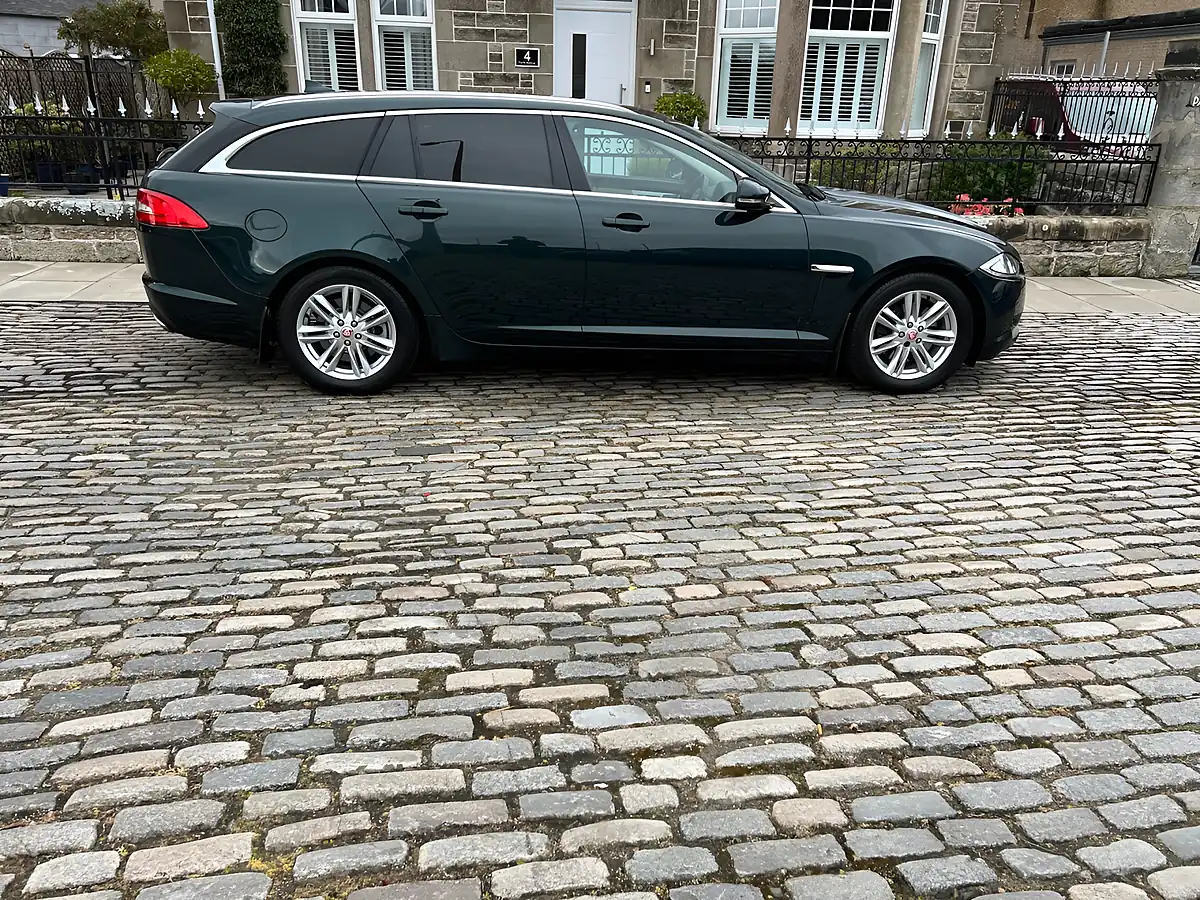Used 2014 Jaguar Xf Luxury Sportbrake British Racing Green - Interior and Exterior details 10