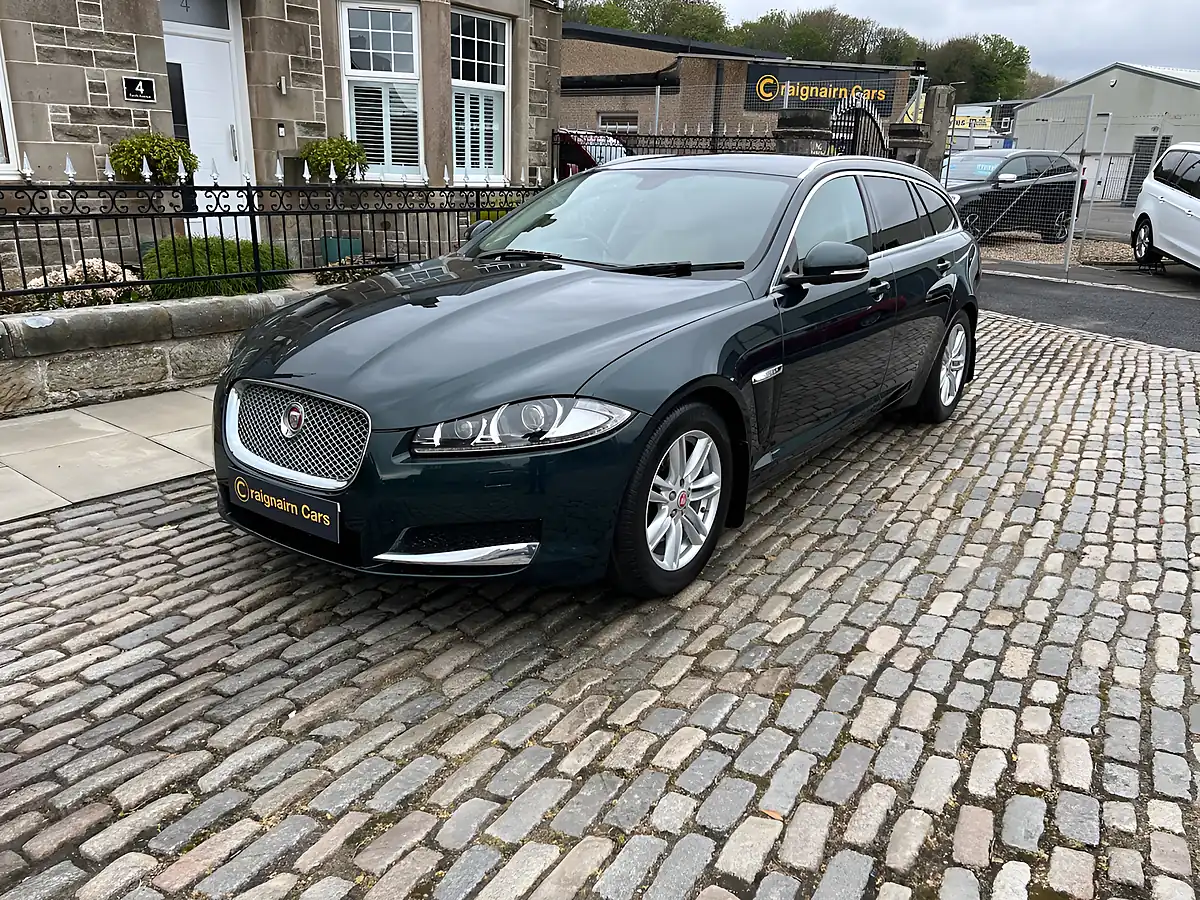 Used 2014 Jaguar Xf Luxury Sportbrake British Racing Green - Interior and Exterior details 3