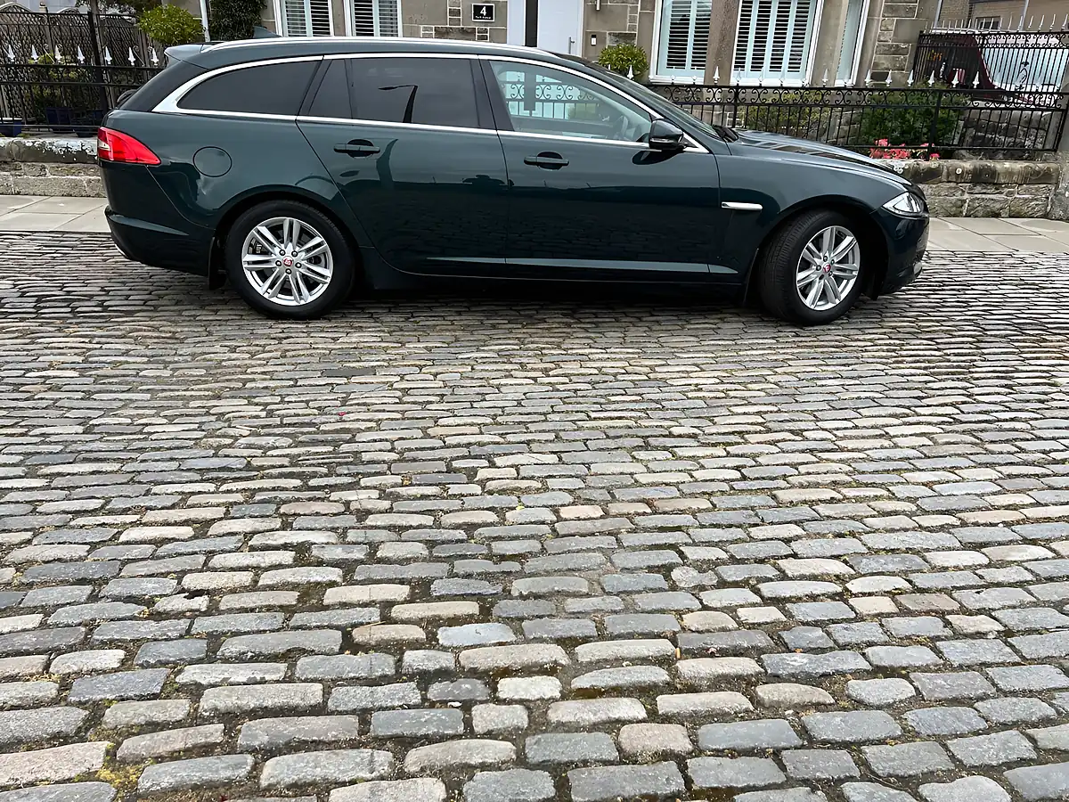 Used 2014 Jaguar Xf Luxury Sportbrake British Racing Green - Interior and Exterior details 7