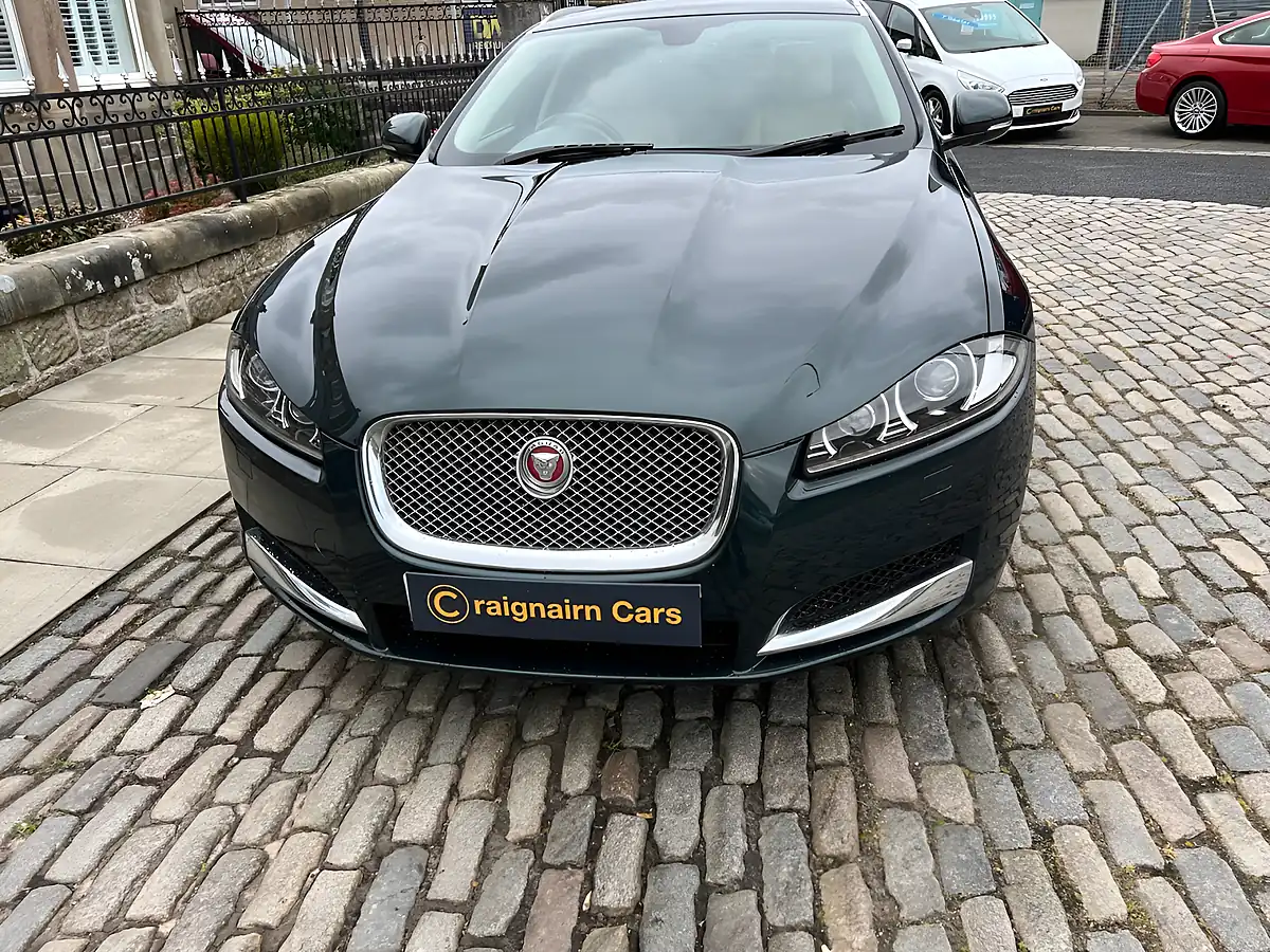 Used 2014 Jaguar Xf Luxury Sportbrake British Racing Green - Interior and Exterior details 8