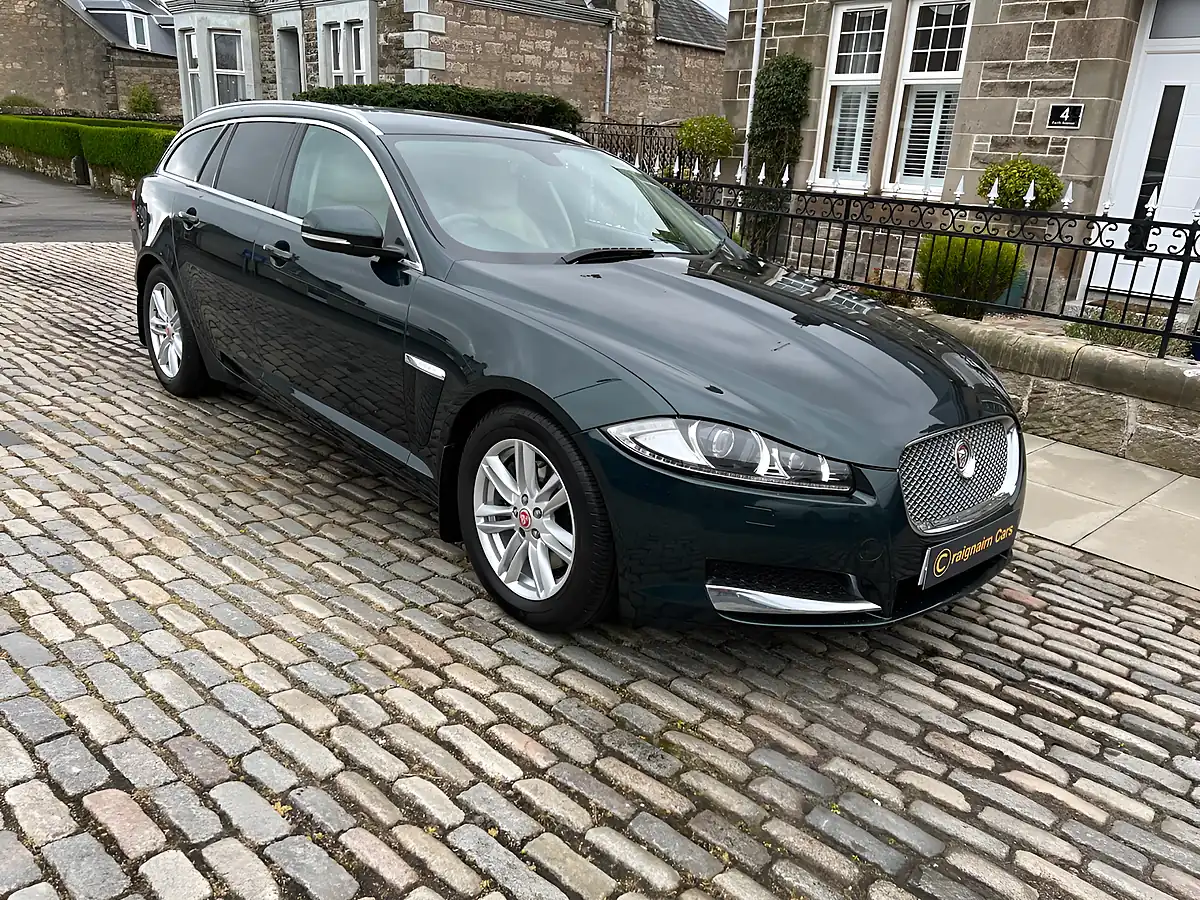Used 2014 Jaguar Xf Luxury Sportbrake British Racing Green - Interior and Exterior details 9