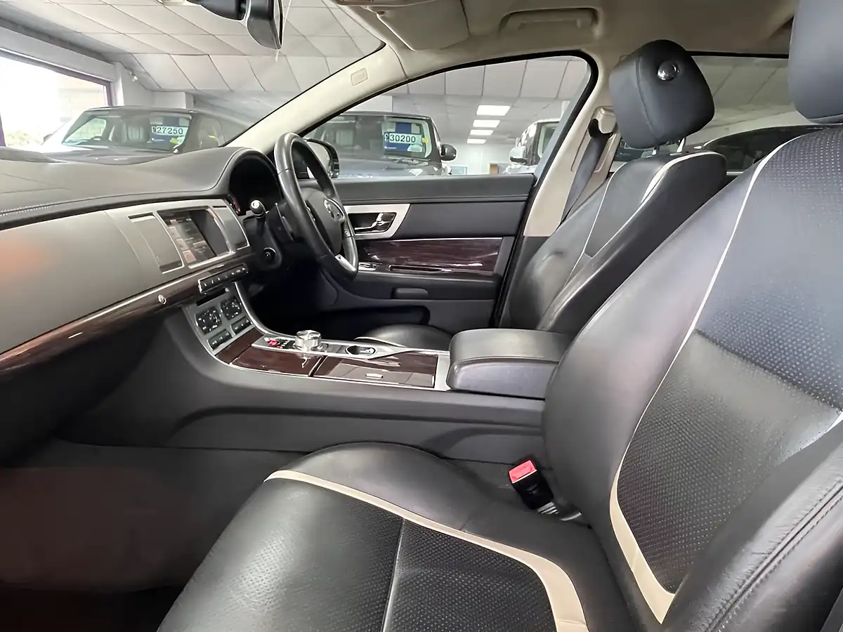 Used 2014 Jaguar Xf Portfolio Black - Interior and Exterior details 16
