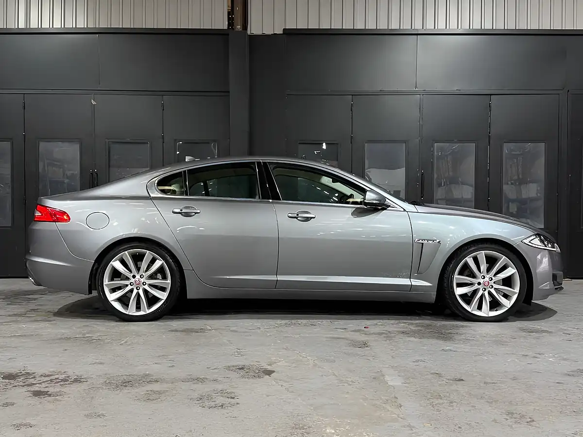 Used 2014 Jaguar Xf Portfolio Grey - Interior and Exterior details 4