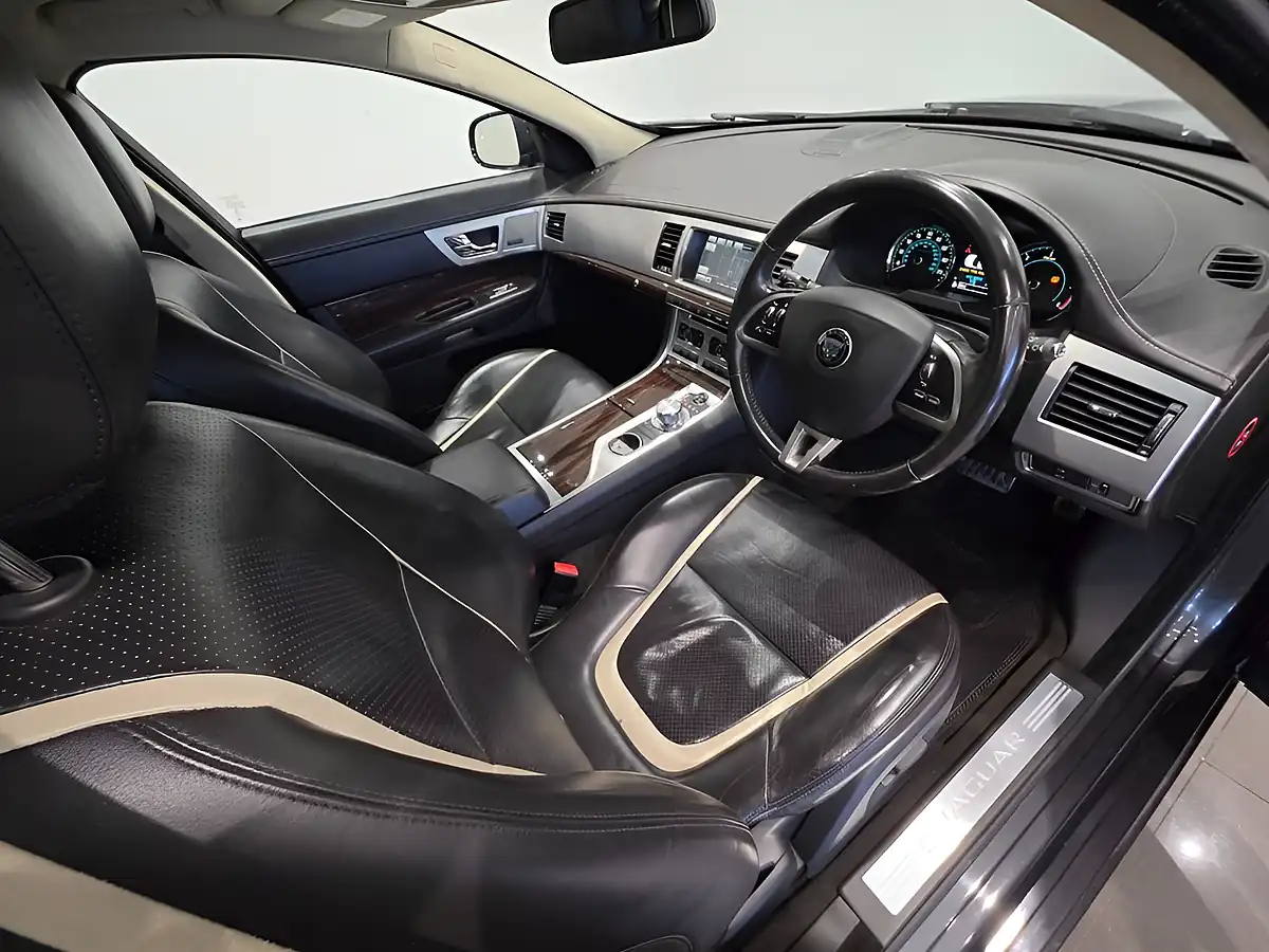 Used 2014 Jaguar Xf Portfolio Grey - Interior and Exterior details 19
