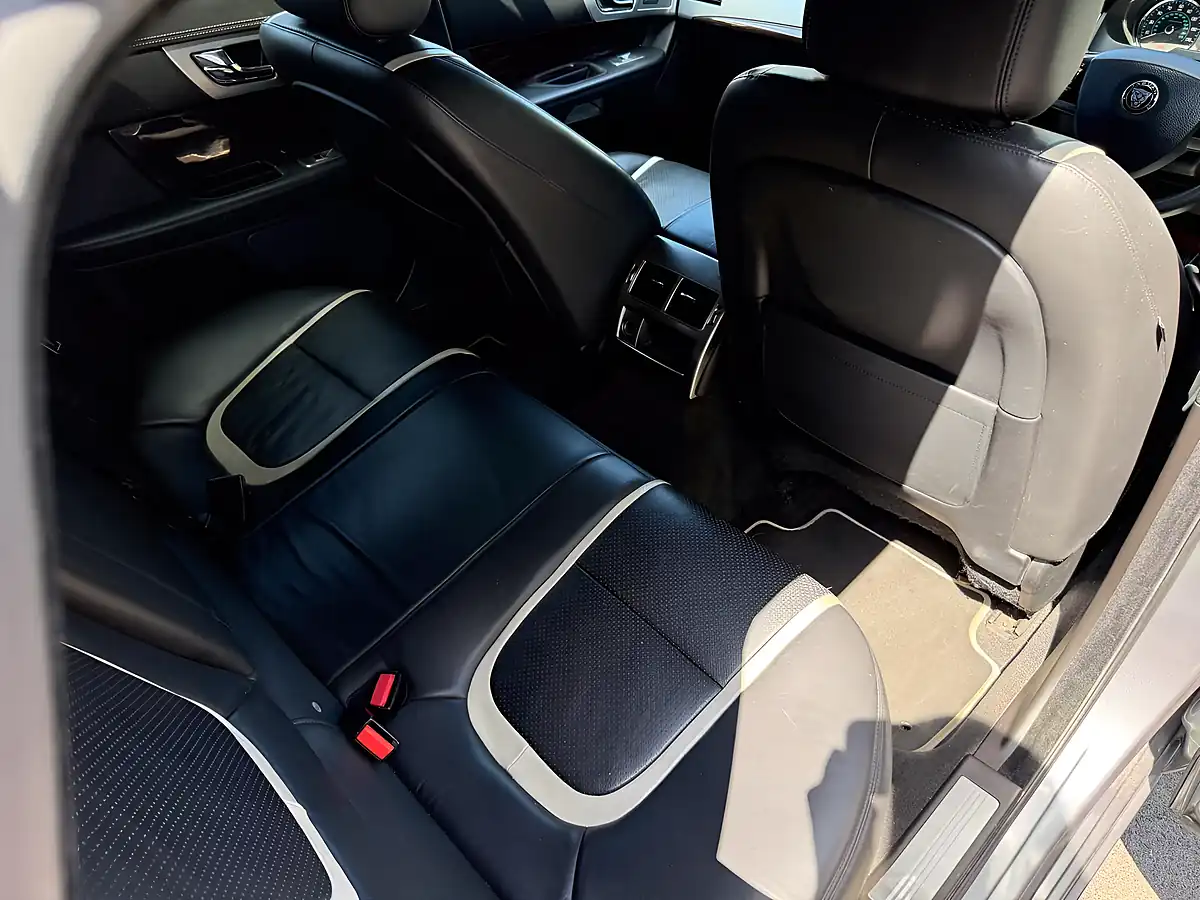 Used 2014 Jaguar Xf Portfolio Sportbrake Grey - Interior and Exterior details 12