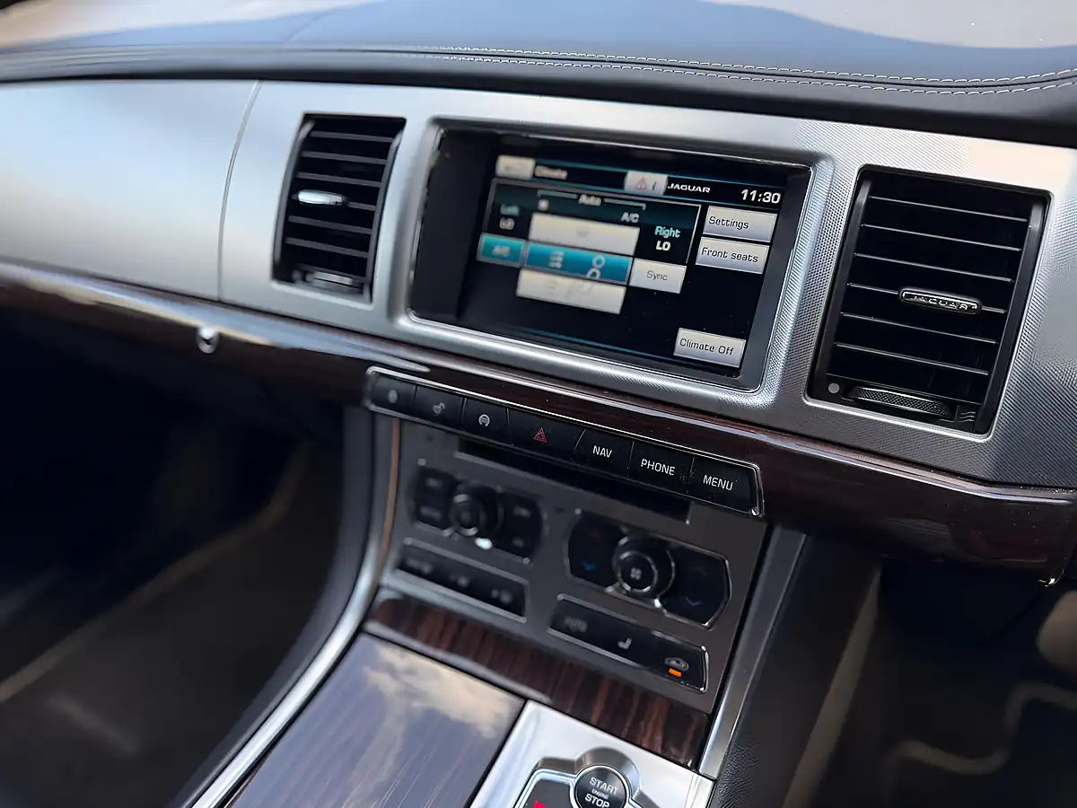 Used 2014 Jaguar Xf Portfolio Sportbrake Grey - Interior and Exterior details 14