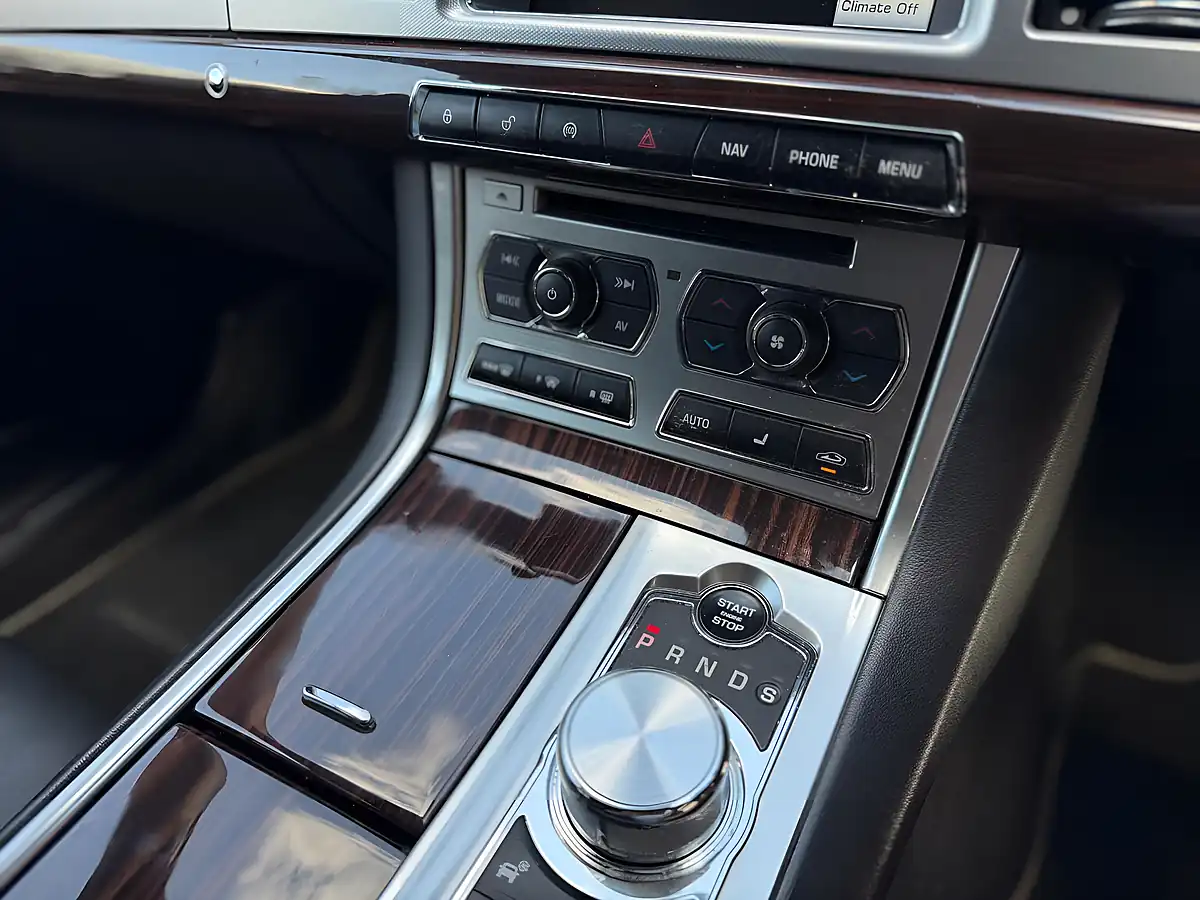 Used 2014 Jaguar Xf Portfolio Sportbrake Grey - Interior and Exterior details 17