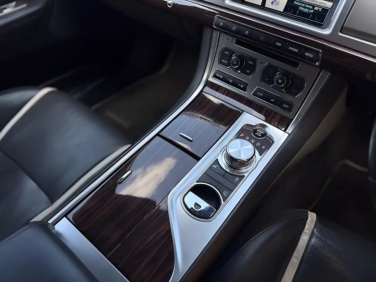 Used 2014 Jaguar Xf Portfolio Sportbrake Grey - Interior and Exterior details 18
