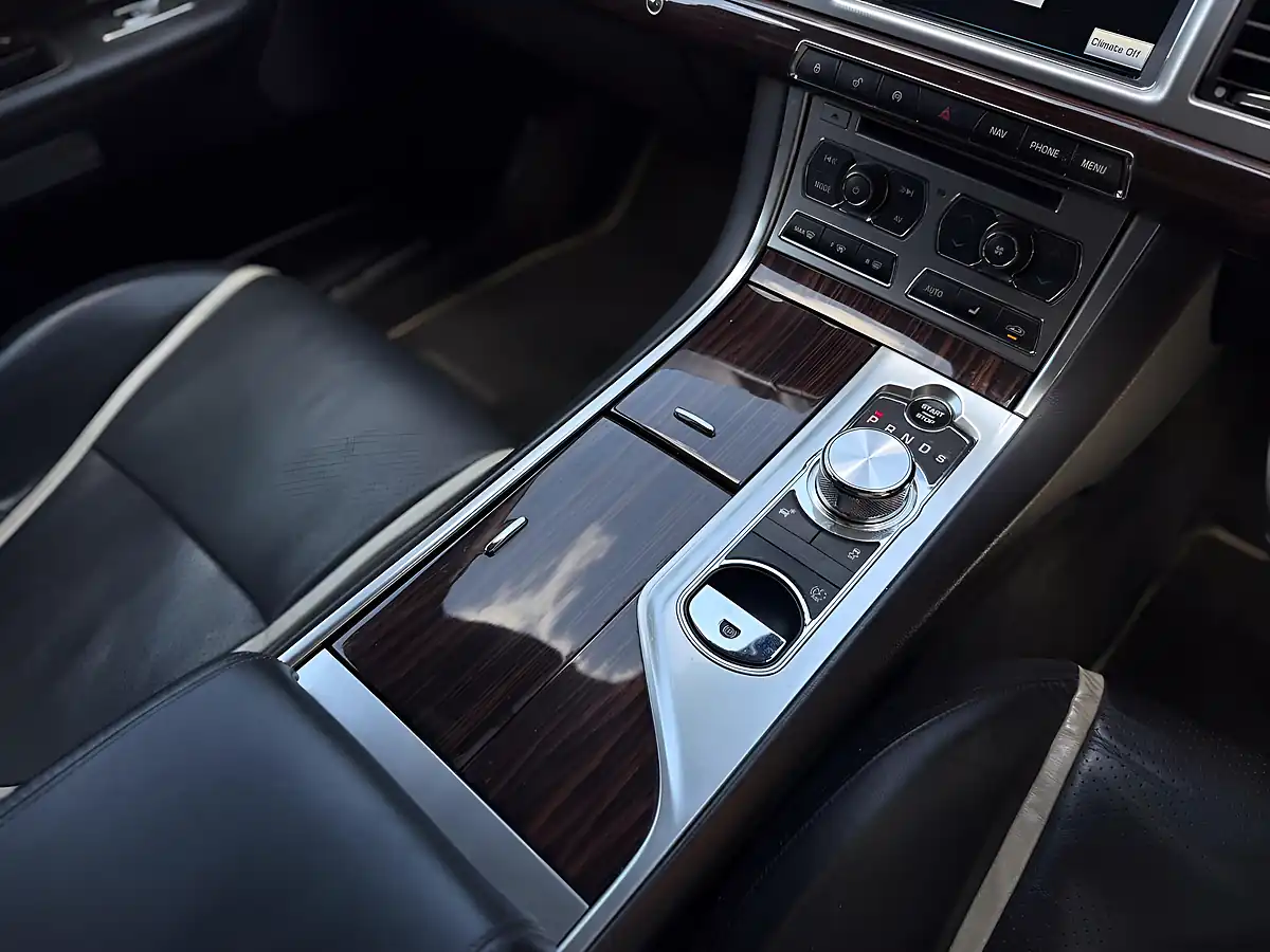Used 2014 Jaguar Xf Portfolio Sportbrake Grey - Interior and Exterior details 19