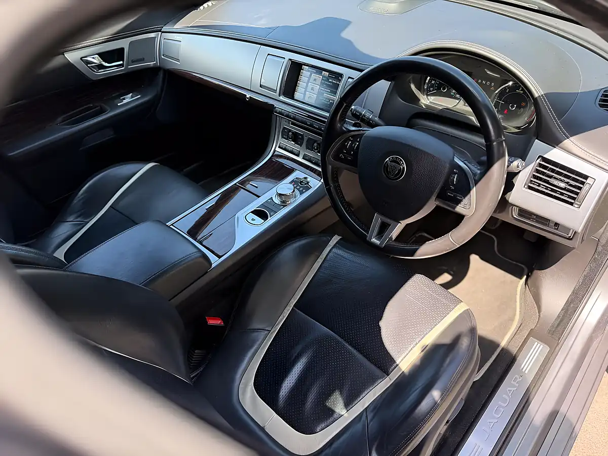 Used 2014 Jaguar Xf Portfolio Sportbrake Grey - Interior and Exterior details 9