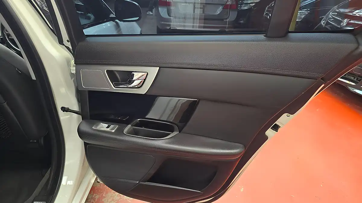 Used 2014 Jaguar Xf Portfolio White - Interior and Exterior details 12