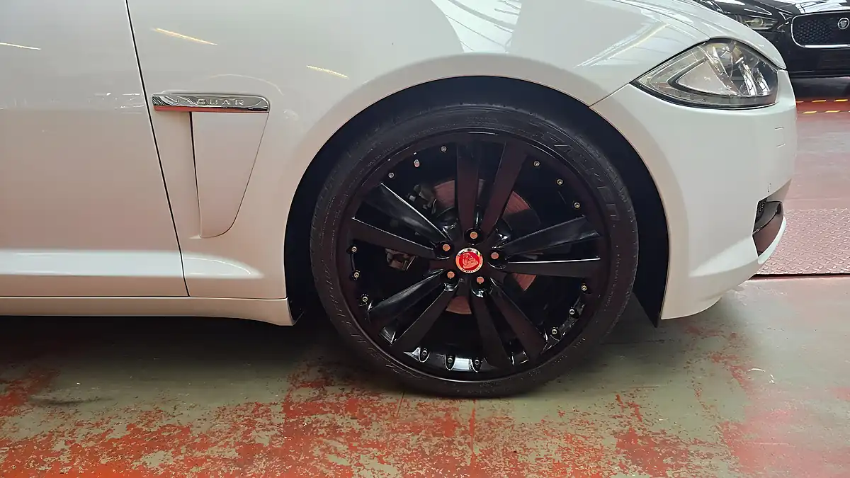 Used 2014 Jaguar Xf Portfolio White - Interior and Exterior details 18