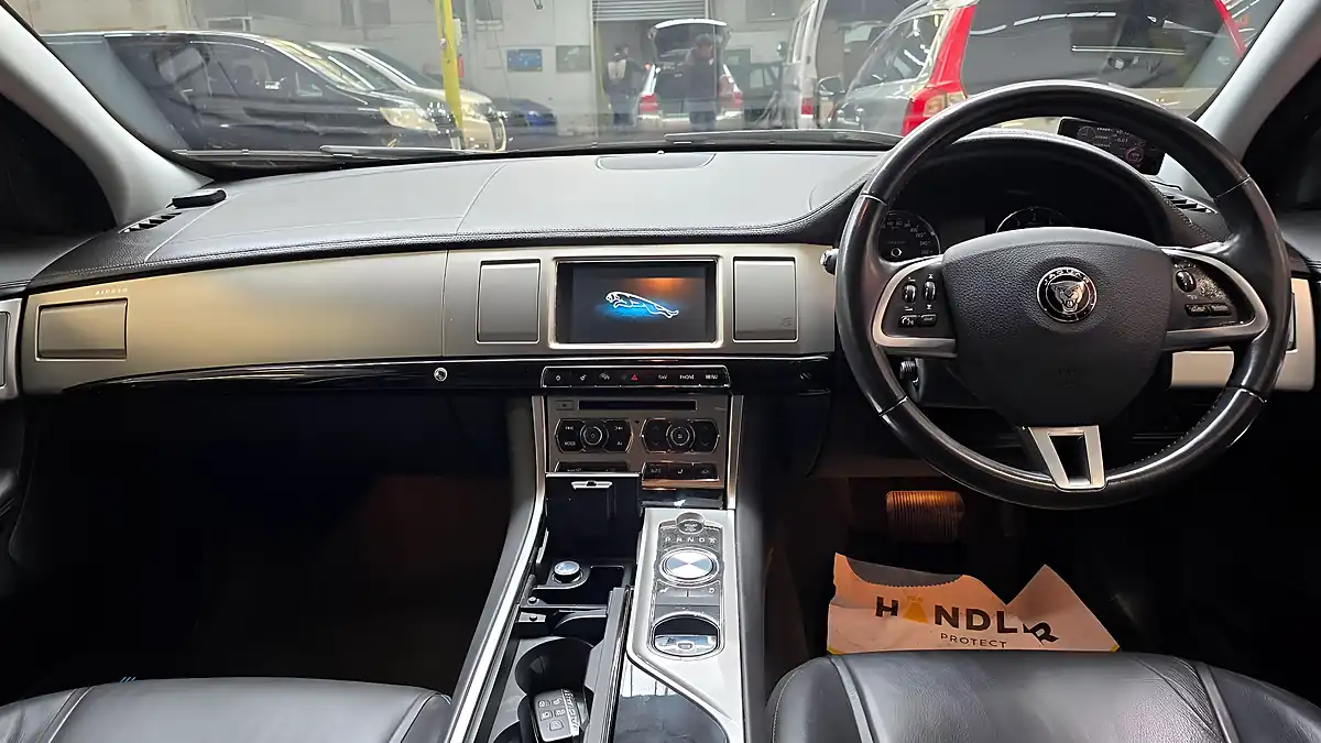 Used 2014 Jaguar Xf Portfolio White - Interior and Exterior details 4