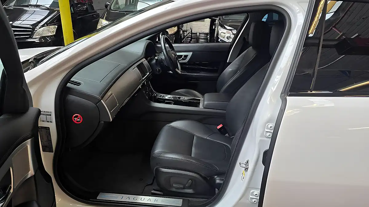 Used 2014 Jaguar Xf Portfolio White - Interior and Exterior details 6