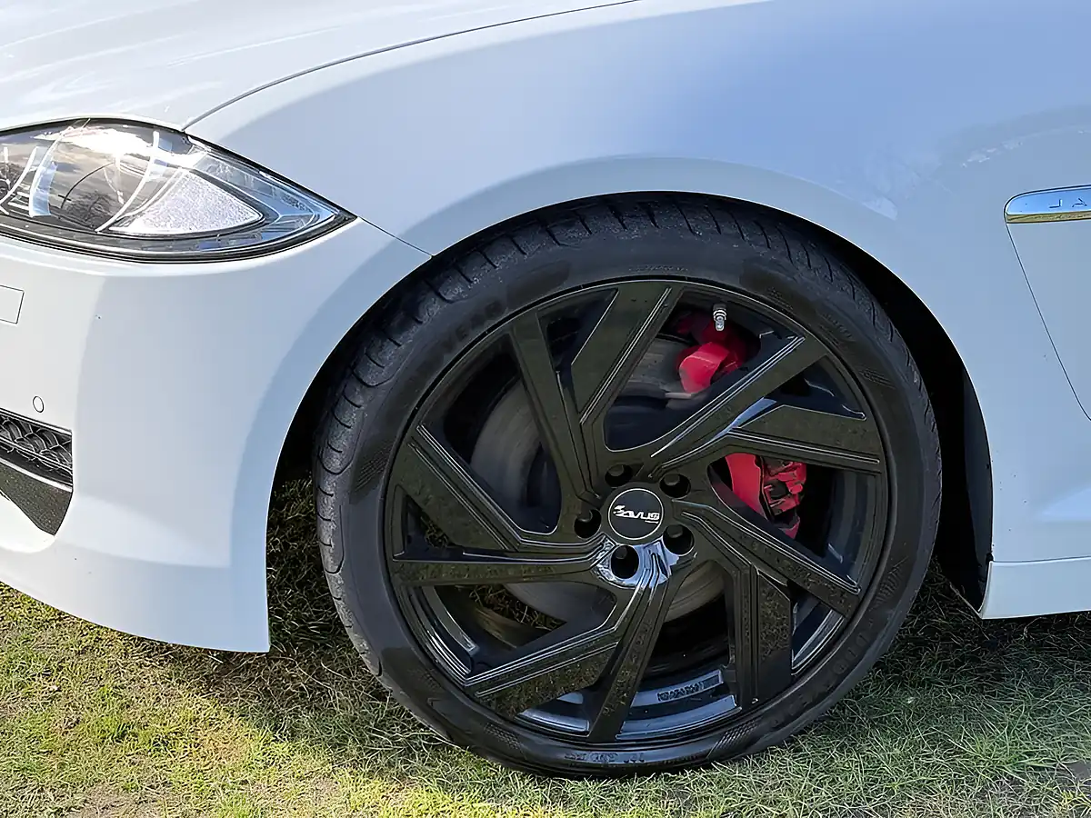 Used 2014 Jaguar Xf Portfolio White - Interior and Exterior details 9