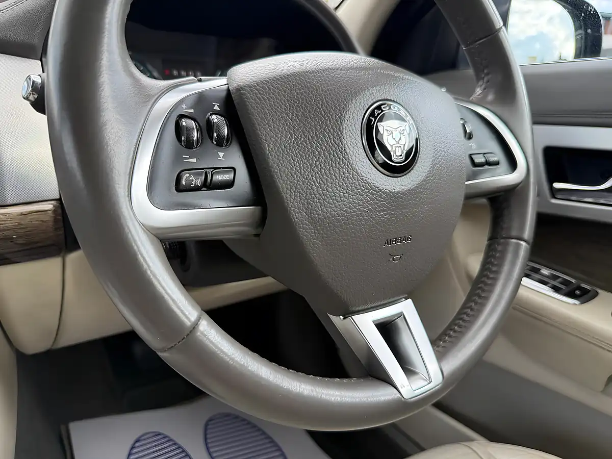 Used 2014 Jaguar Xf Premium Luxury Grey - Interior and Exterior details 14