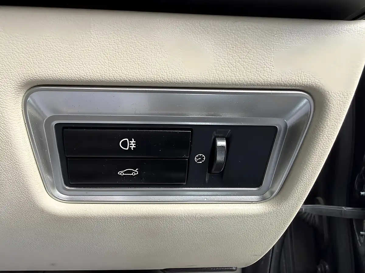 Used 2014 Jaguar Xf Premium Luxury Grey - Interior and Exterior details 17