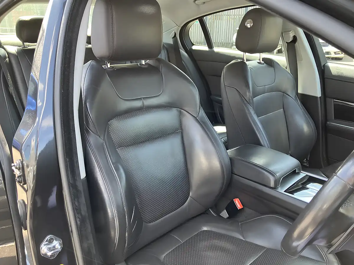 Used 2014 Jaguar Xf Premium Luxury Grey - Interior and Exterior details 17