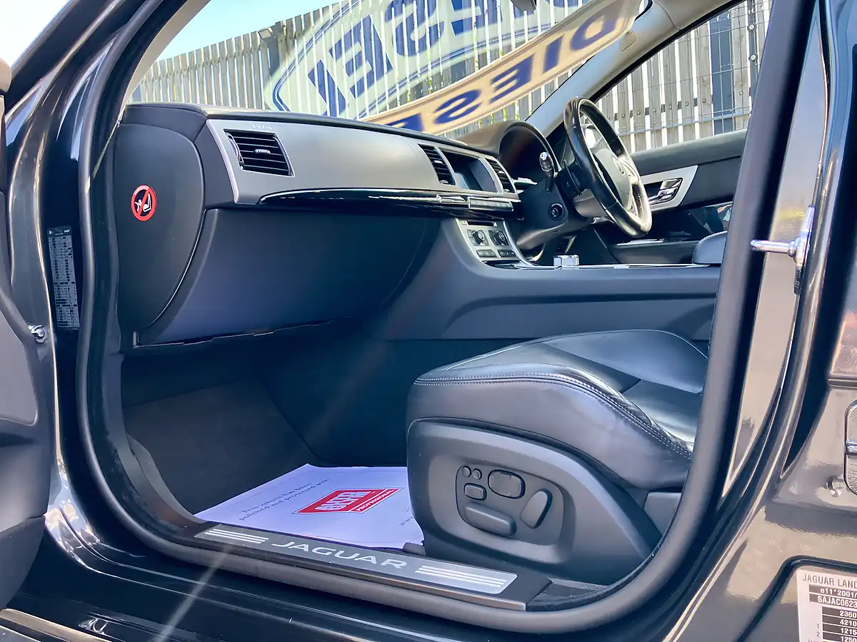 Used 2014 Jaguar Xf Premium Luxury Grey - Interior and Exterior details 6