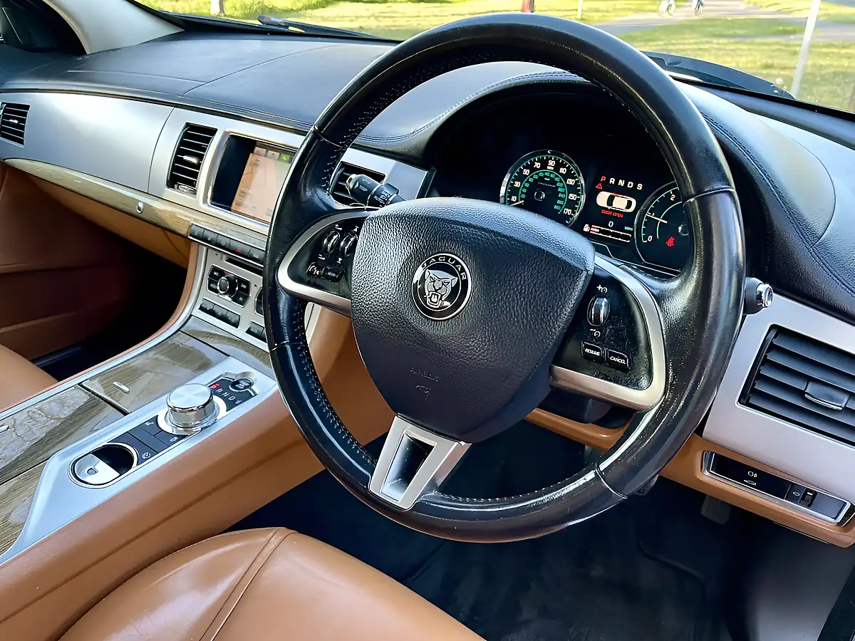 Used 2014 Jaguar Xf Premium Luxury Red - Interior and Exterior details 17