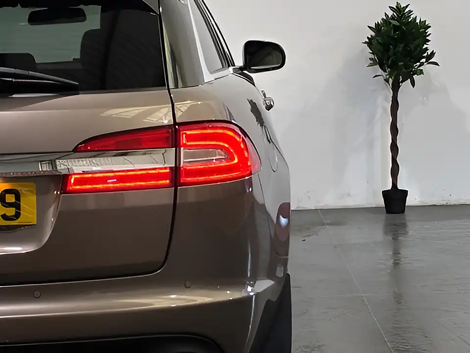 Used 2014 Jaguar Xf Premium Luxury Sportbrake Bronze - Interior and Exterior details 19
