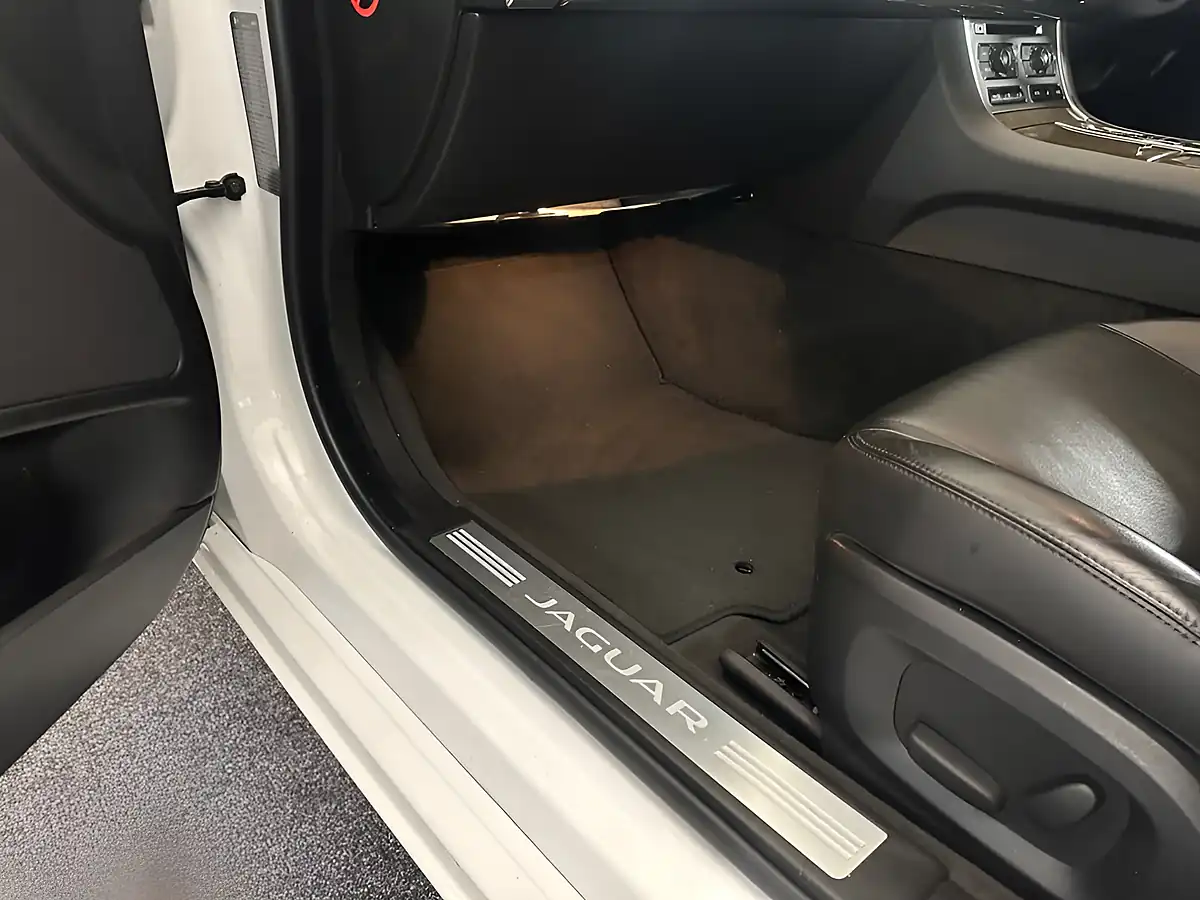 Used 2014 Jaguar Xf Premium Luxury White - Interior and Exterior details 12