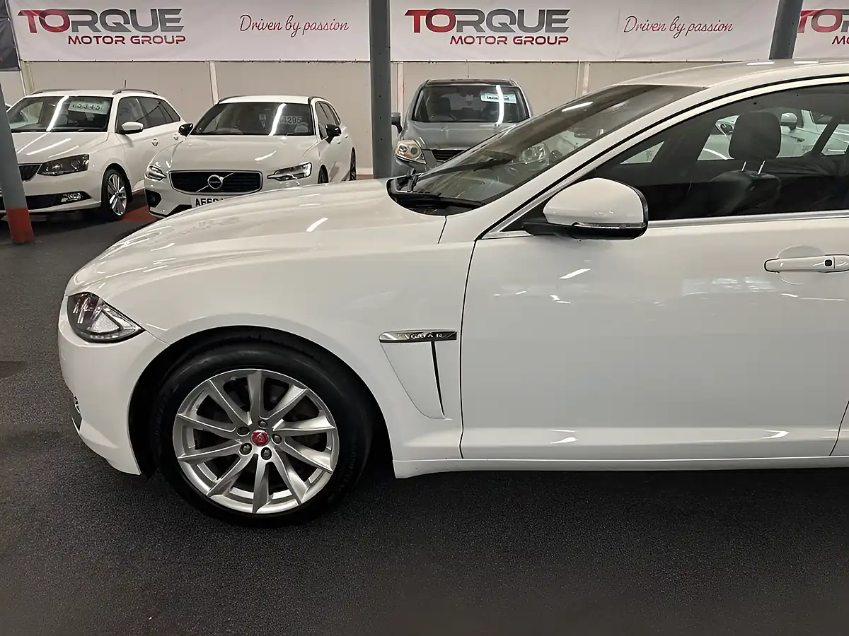 Used 2014 Jaguar Xf Premium Luxury White - Interior and Exterior details 5