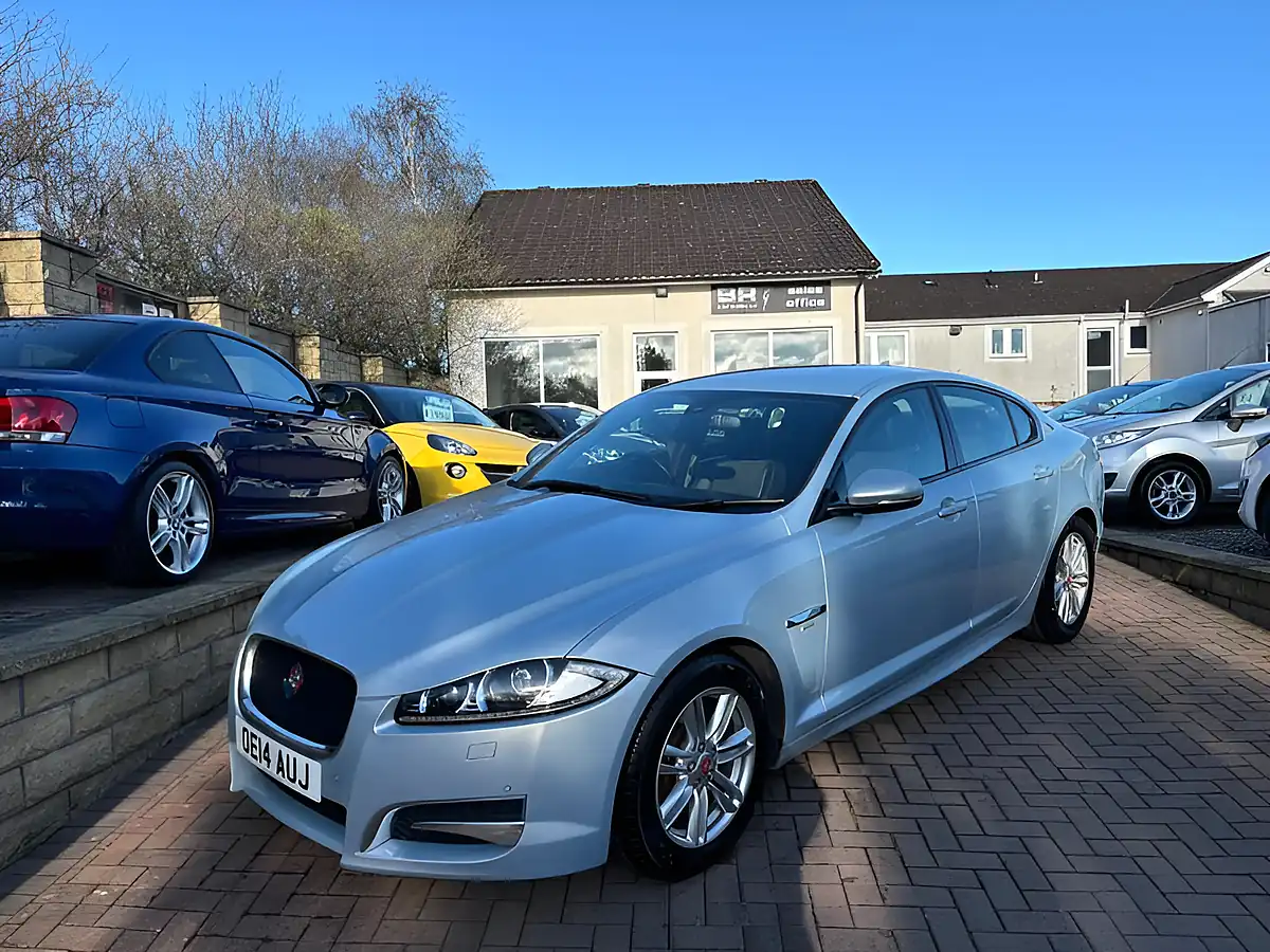 Used 2014 Jaguar Xf R-Sport Silver - Front View