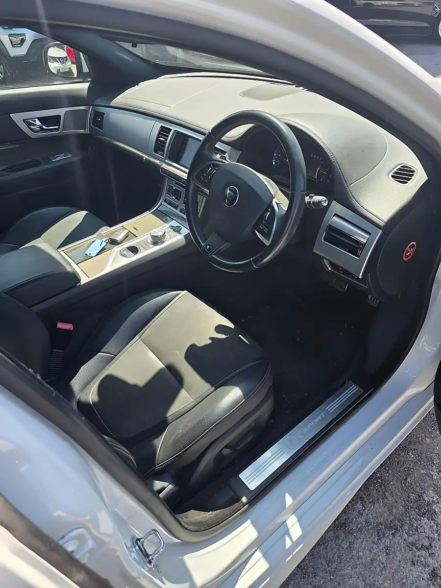 Used 2014 Jaguar Xf R-Sport Sportbrake White - Interior and Exterior details 20
