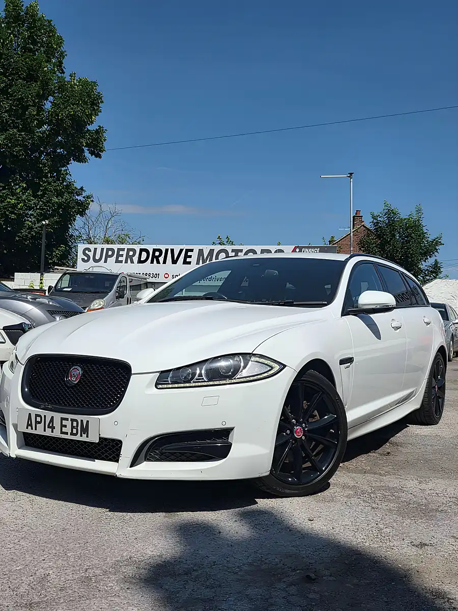 Used 2014 Jaguar Xf R-Sport Sportbrake White - Interior and Exterior details 3