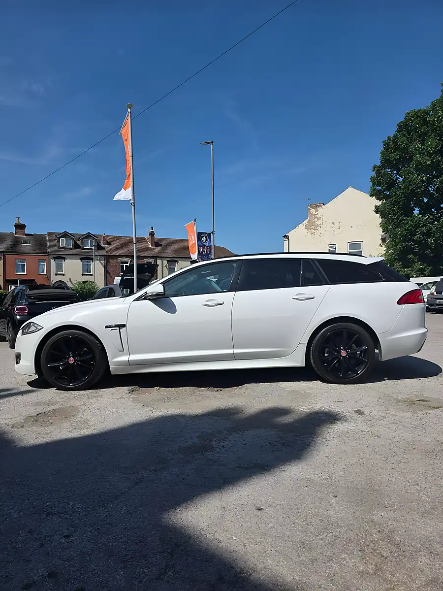 Used 2014 Jaguar Xf R-Sport Sportbrake White - Interior and Exterior details 7