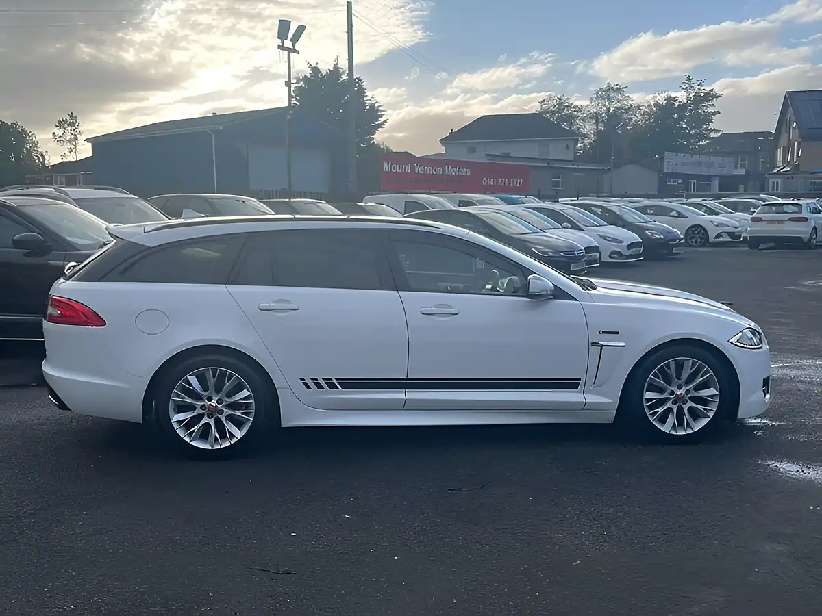 Used 2014 Jaguar Xf R-Sport Sportbrake White - Interior and Exterior details 9