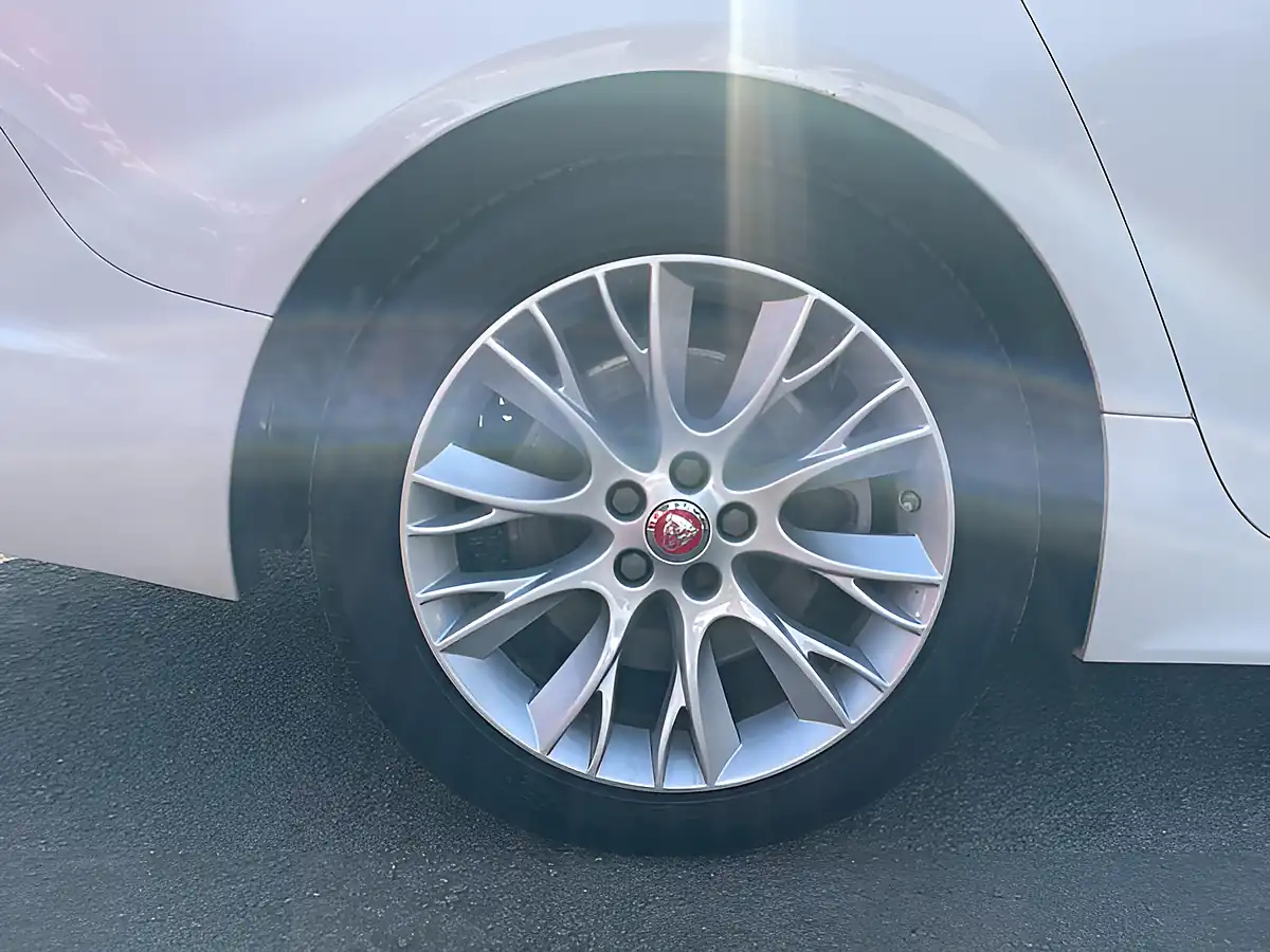 Used 2014 Jaguar Xf R-Sport White - Interior and Exterior details 11