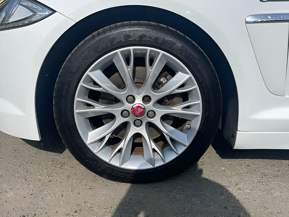 Used 2014 Jaguar Xf R-Sport White - Interior and Exterior details 5