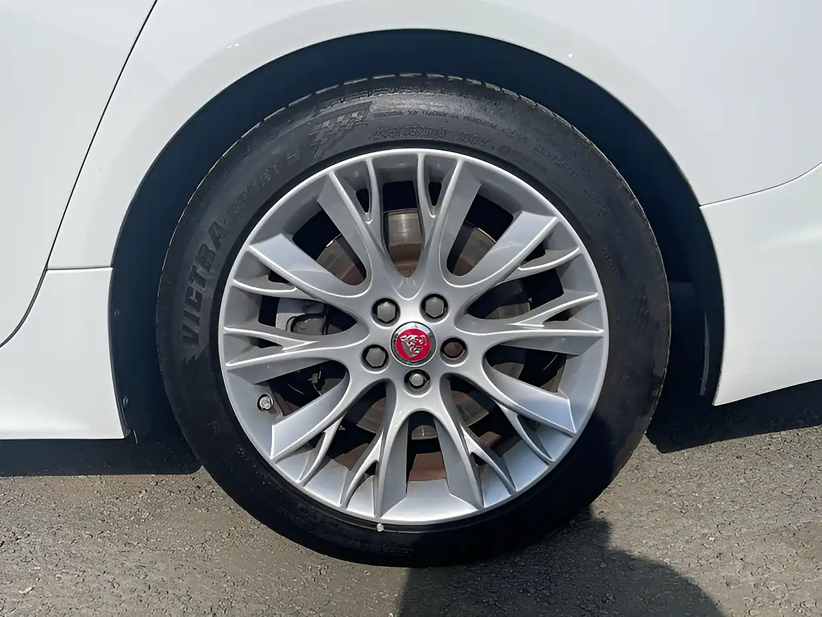 Used 2014 Jaguar Xf R-Sport White - Interior and Exterior details 7