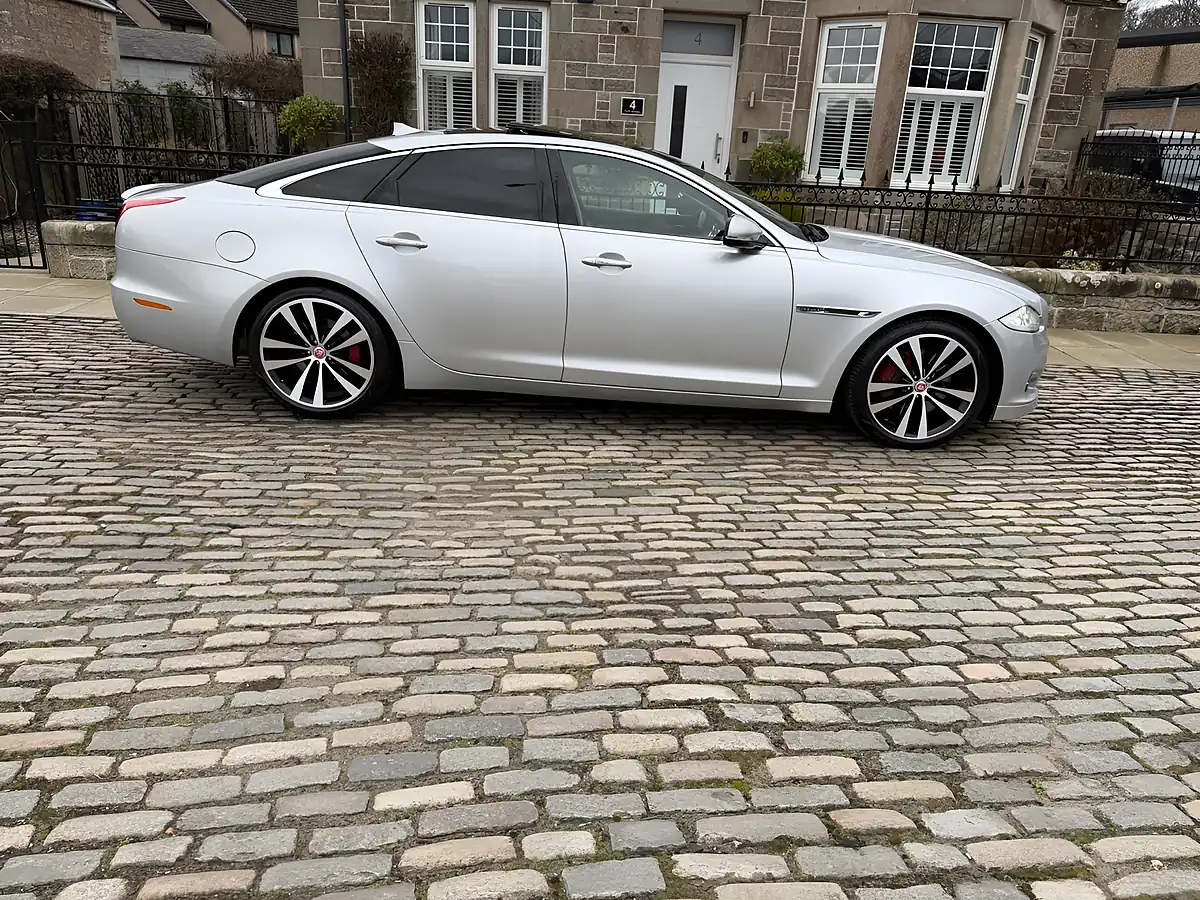 Used 2014 Jaguar Xj Portfolio Rhodium Silver - Interior and Exterior details 10