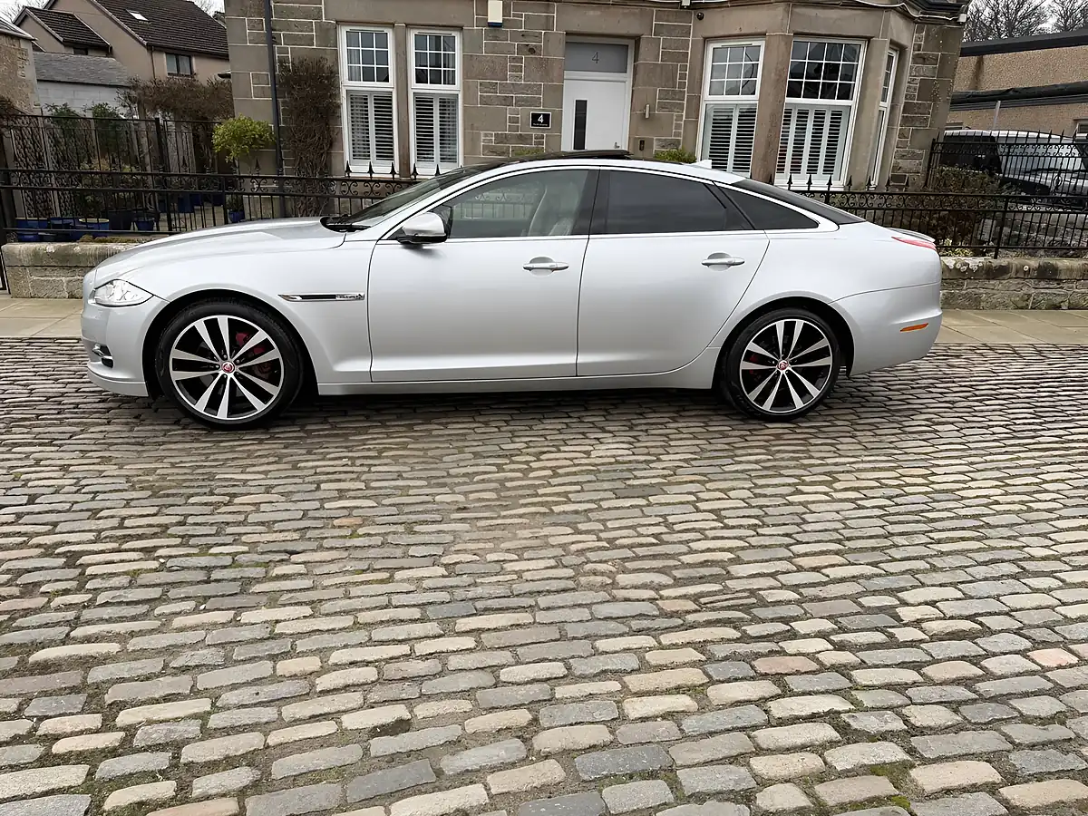 Used 2014 Jaguar Xj Portfolio Rhodium Silver - Interior and Exterior details 13