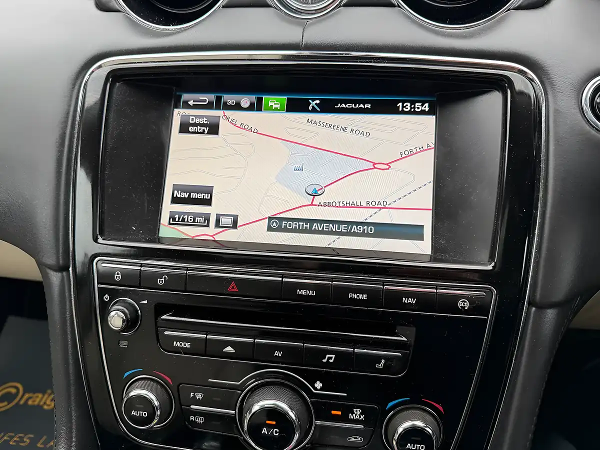 Used 2014 Jaguar Xj Portfolio Rhodium Silver - Interior and Exterior details 17