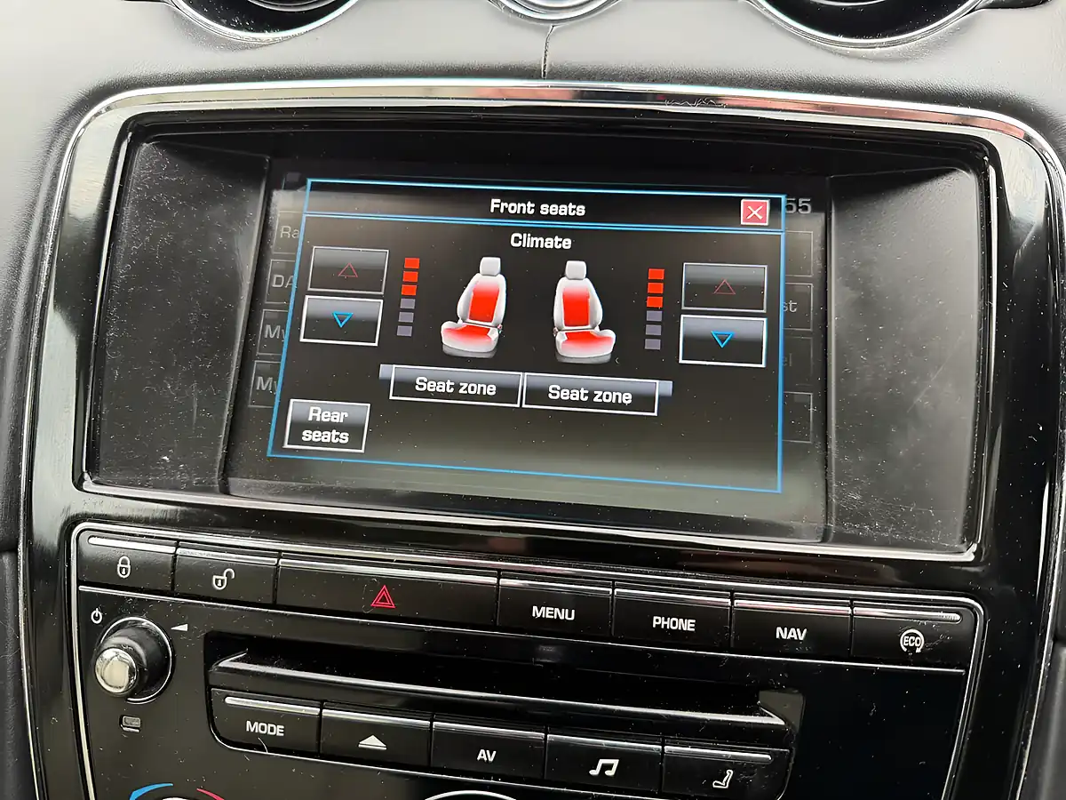 Used 2014 Jaguar Xj Portfolio Rhodium Silver - Interior and Exterior details 18
