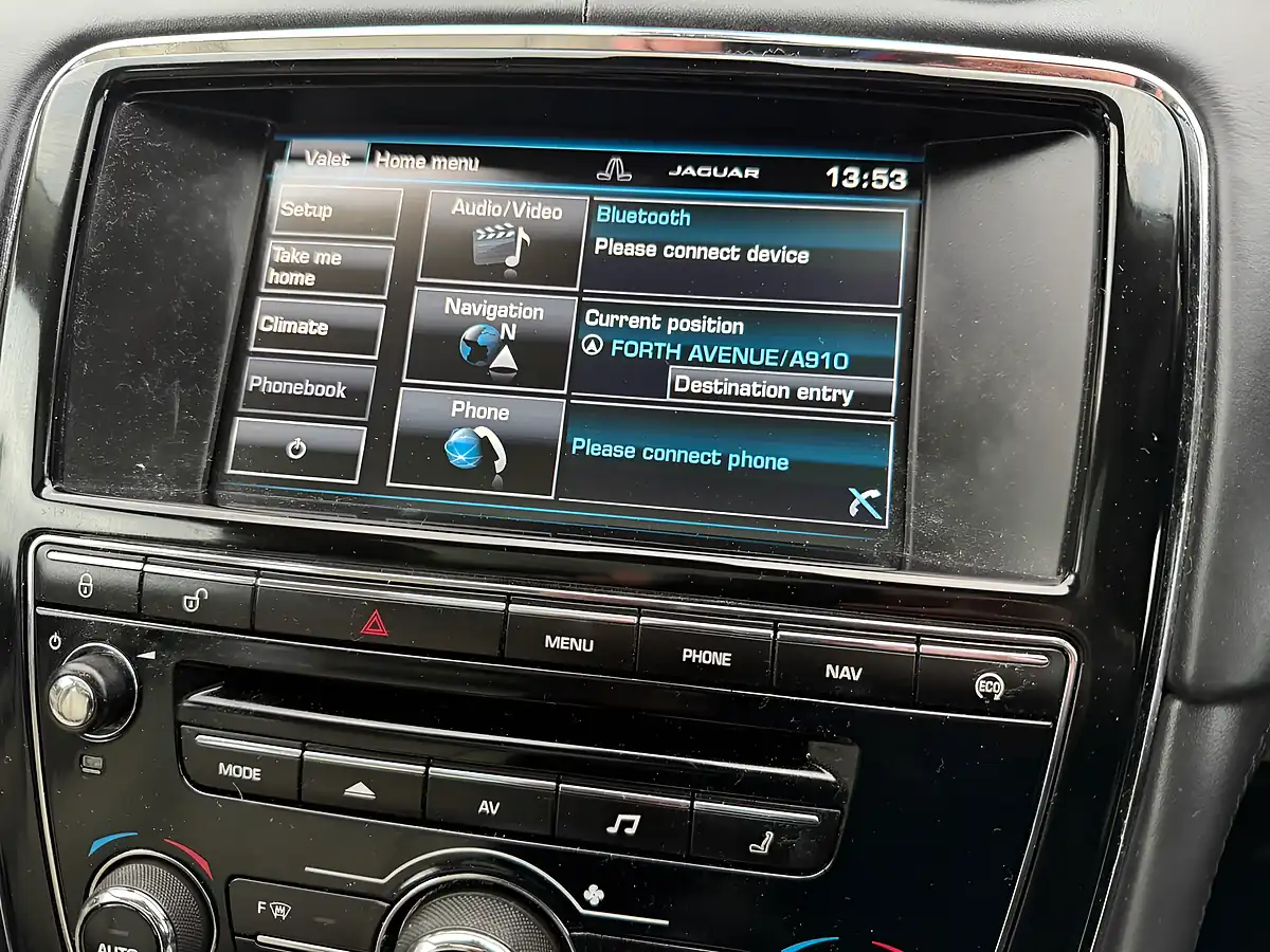 Used 2014 Jaguar Xj Portfolio Rhodium Silver - Interior and Exterior details 20