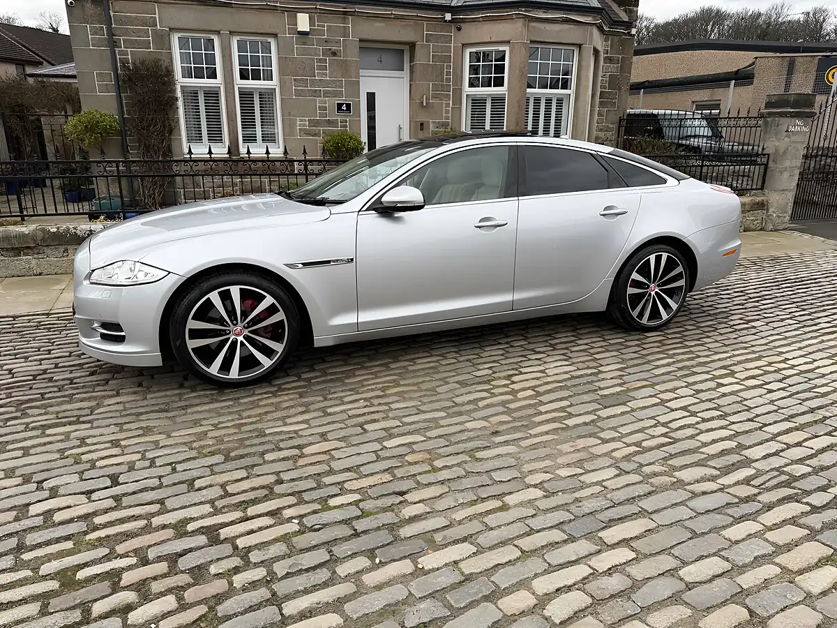 Used 2014 Jaguar Xj Portfolio Rhodium Silver - Interior and Exterior details 3