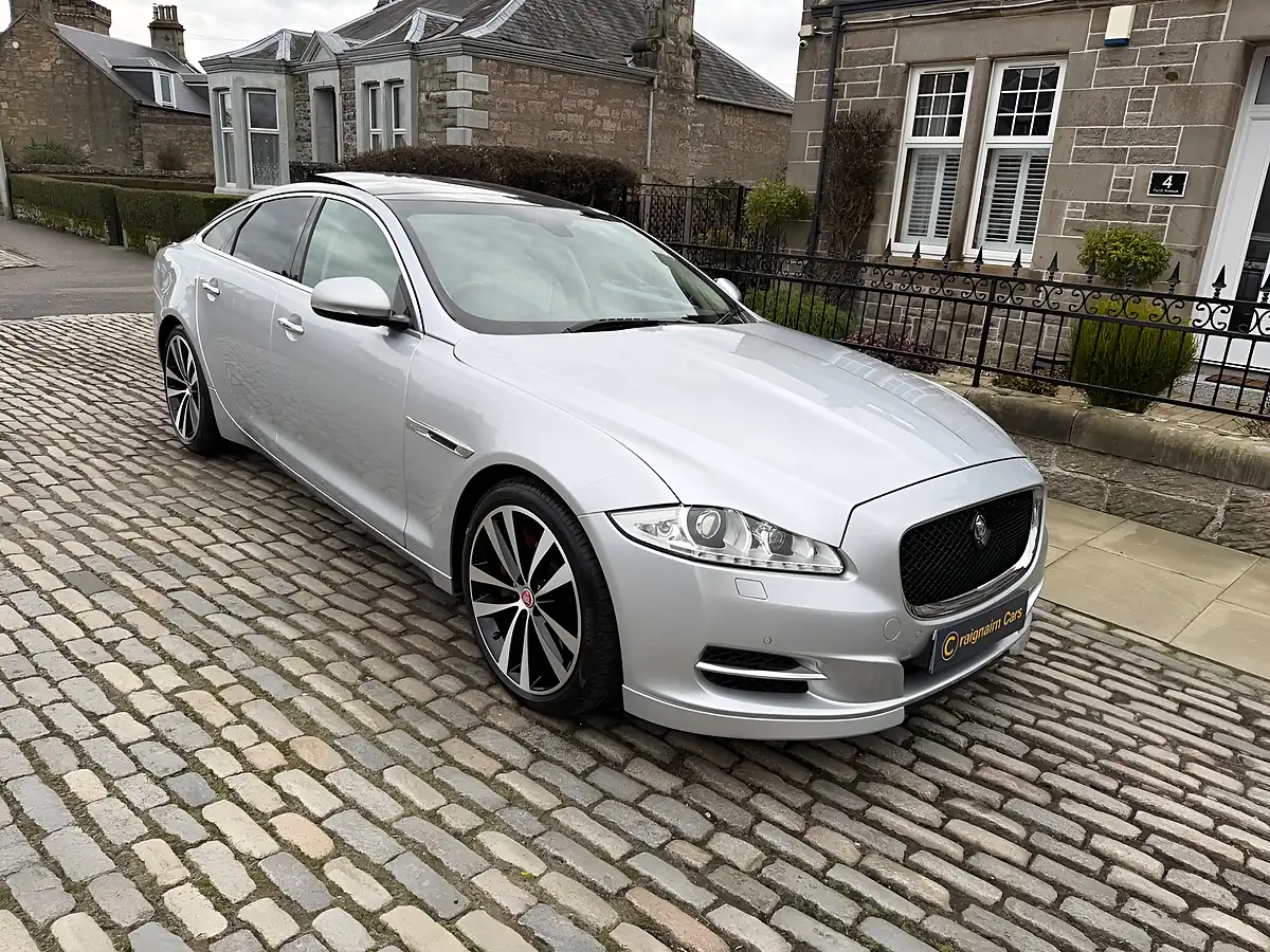 Used 2014 Jaguar Xj Portfolio Rhodium Silver - Interior and Exterior details 4