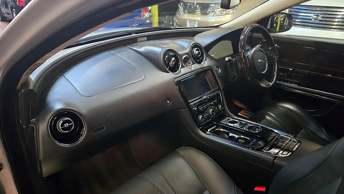 Used 2014 Jaguar Xj Supersport Silver - Interior and Exterior details 14