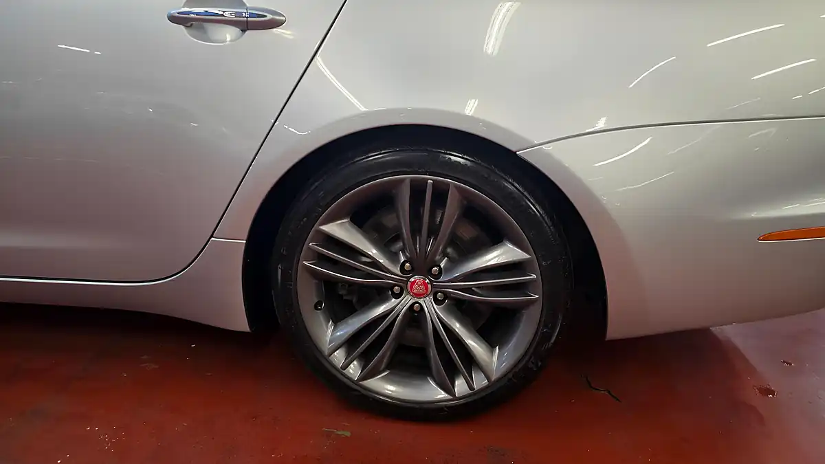 Used 2014 Jaguar Xj Supersport Silver - Interior and Exterior details 20